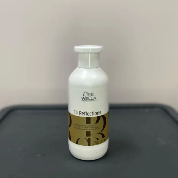 Wella Oil Reflections Shampoo 250ml